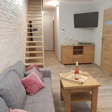 Komarno Ii * 옐레니아구라