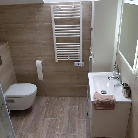 Komarno Ii 아파트 *